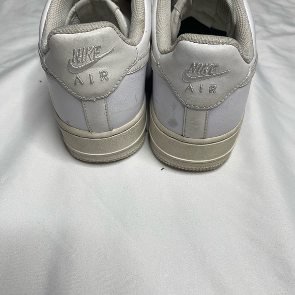 Air Force 1s size 7.5 gently worn. - Picture 12 of 12